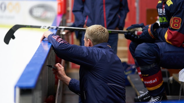 Djurgården Hockey: Robert tränar hårt med juniorerna
