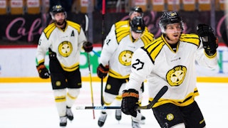 Brynässpelare jublar efter avgörande målet.
