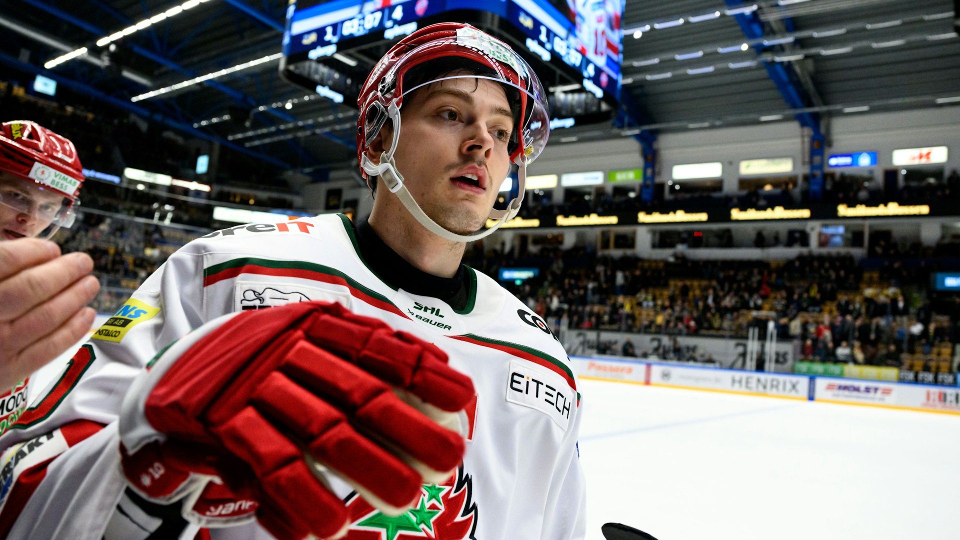 240229 MoDos Sampo Ranta jublar under ishockeymatchen i SHL mellan HV71 och MoDo den 29 februari 2024 i Jönköping.
Foto: Carl Sandin / BILDBYRÅN / kod CS / CS0497
ishockey ice hockey shl svenska hockeyligan swedish hockey league hv71 modo jubel