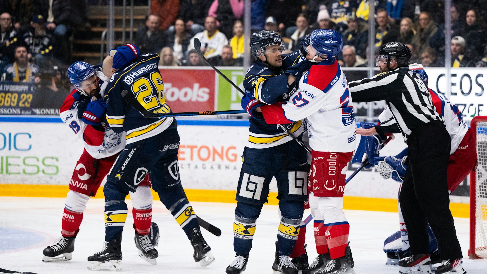 240317 HV71s Tommi Tikka och Simon Önerud mot Oskarshamns Martin Johansson och Hampus Karlsson under match två i kvalet till SHL mellan HV71 och Oskarshamn den 17 mars 2024 i Jönköping.
Foto: David Wreland / BILDBYRÅN / COP 331 / DW0022
ishockey ice hockey shl kval slutspel qualification qualifier relegation hv71 oskarshamn match 2