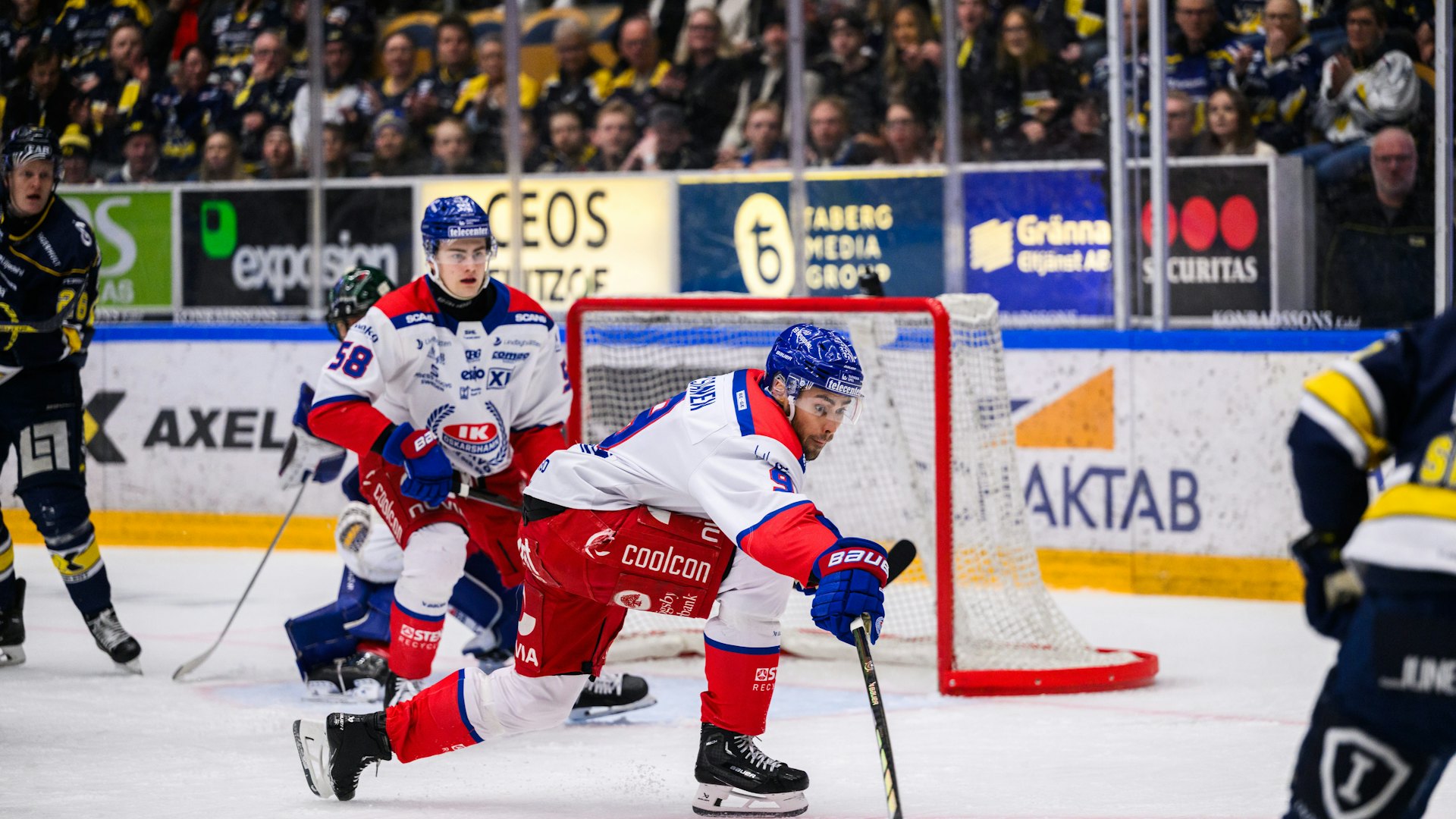 240324 Oskarshamns Ahti Oksanen under ishockeymatchen i kvalet till SHL mellan HV71 och Oskarshamn den 24 mars 2024 i Jönköping.
Foto: David Wreland / BILDBYRÅN / COP 331 / DW0023
ishockey ice hockey shl kval match 5 slutspel qualification qualifier relegation hv71 oskarshamn