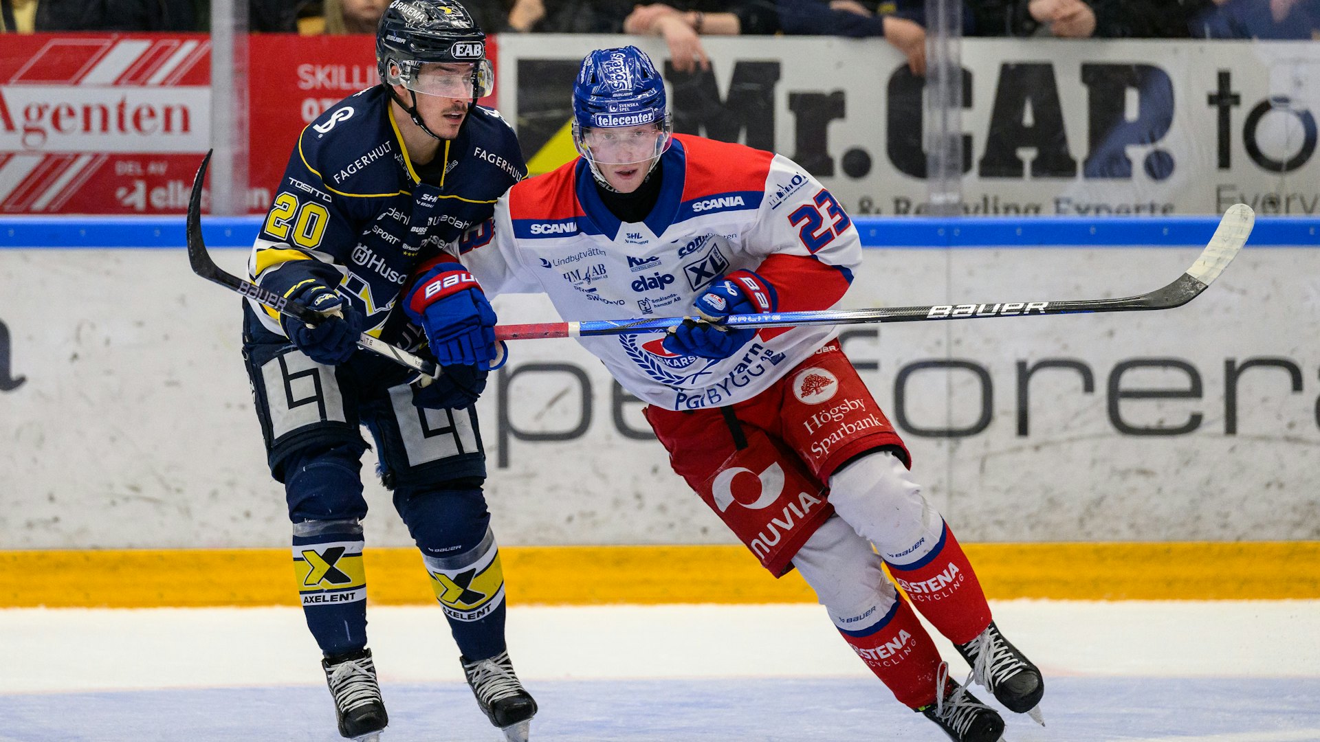 240329 HV71s Andre Petersson och Oskarshamns Gustaf Westlund under ishockeymatchen i kvalet till SHL mellan HV71 och Oskarshamn den 29 mars 2024 i Jönköping.
Foto: David Wreland / BILDBYRÅN / COP 331 / DW0024
ishockey ice hockey shl kval slutspel qualification qualifier relegation hv71 oskarshamn match 7