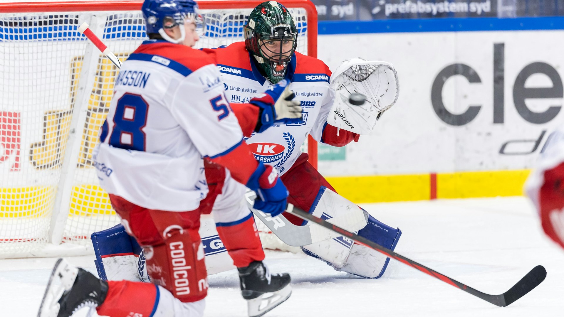 240312 Oskarshamns målvakt Tomas Rydén under ishockeymatchen i SHL mellan Växjö och Oskarshamn den 12 mars 2024 i Växjö.
Foto: Jonas Ljungdahl / BILDBYRÅN / COP 144 / JO0240
ishockey ice hockey shl svenska hockeyligan swedish hockey league växjö oskarshamn