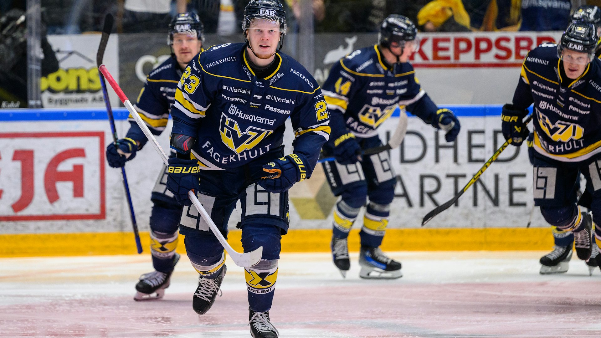 240329 HV71s Åke Stakkestad jublar efter 1-0 under ishockeymatchen i kvalet till SHL mellan HV71 och Oskarshamn den 29 mars 2024 i Jönköping.
Foto: David Wreland / BILDBYRÅN / COP 331 / DW0024
ishockey ice hockey shl kval slutspel qualification qualifier relegation hv71 oskarshamn match 7 jubel