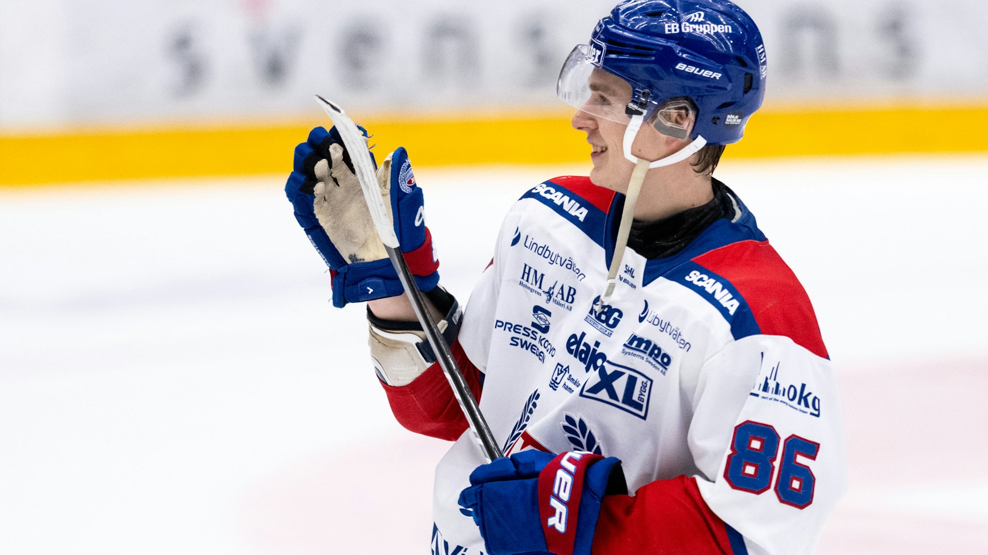 240315 Oskarshamns Lukas Jasek jublar efter ishockeymatchen i kvalet till SHL mellan HV71 och Oskarshamn den 15 mars 2024 i Jönköping.
Foto: David Wreland / BILDBYRÅN / COP 331 / DW0021
ishockey ice hockey shl kval slutspel qualification qualifier relegation hv71 oskarshamn jubel