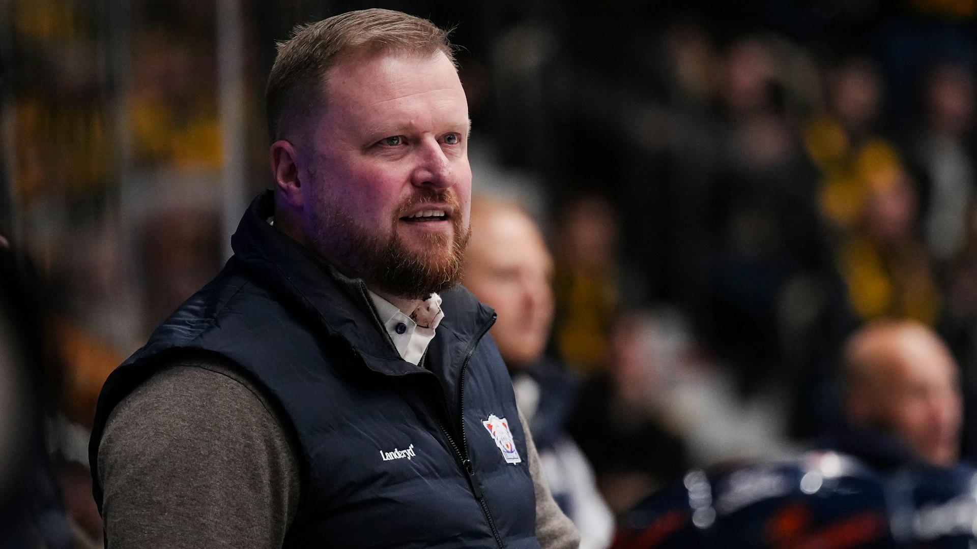 240322 Linköpings tränare Klas Östman under kvartsfinal ett i SHL mellan Skellefteå och Linköping den 22 mars 2024 i Skellefteå.
Foto: Ola Westerberg / BILDBYRÅN / COP 117 / OW0153
ishockey ice hockey shl svenska hockeyligan swedish hockey league kvartsfinal quarterfinal quarterfinals skellefteå linköping
