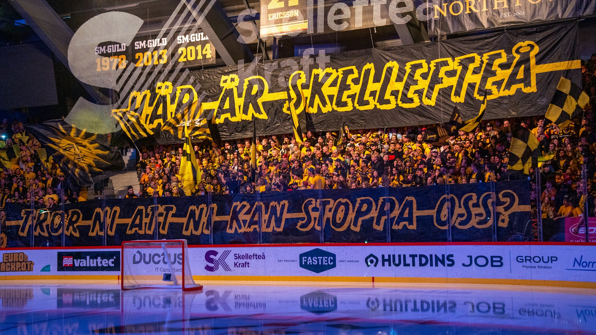 240420 Intro under final ett i SHL mellan Skellefteå och Rögle den 20 april 2024 i Skellefteå. 
Foto: Ola Westerberg / BILDBYRÅN / COP 117 / OW0162
ishockey ice hockey shl svenska hockeyligan swedish hockey league final skellefteå rögle