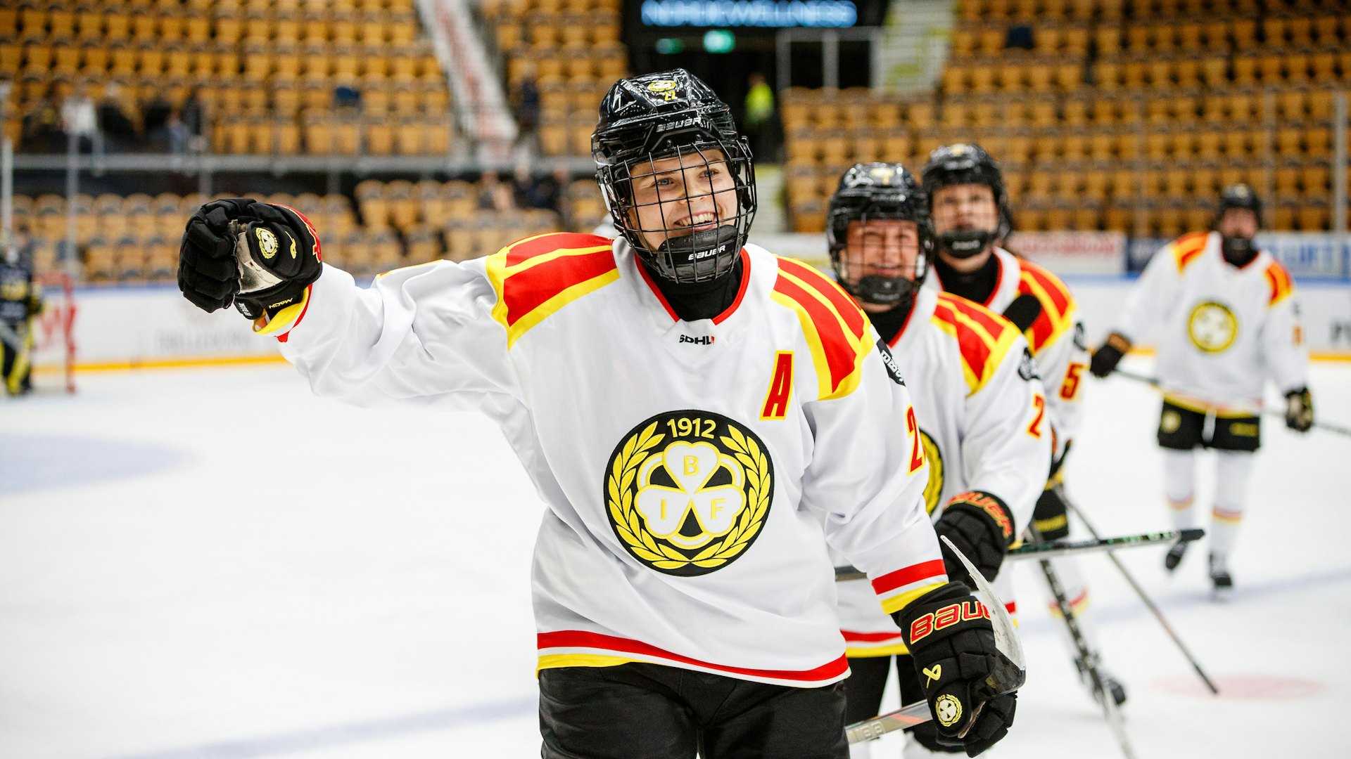 Jönköping, SVERIGE - 13 SEPTEMBER 2024 : Brynäs 2 Maja Nylén Persson jublar efter mål under matchen i SDHL mellan HV71 och Brynäs i Husqvarna Garden den 13 september i Jönköping ( Foto: Mattias Landström )
Nyckelord Keywords: Ishockey, SDHL, HV71, Brynäs, Svenska Spel Damhockeyligan, ***Betalbild***