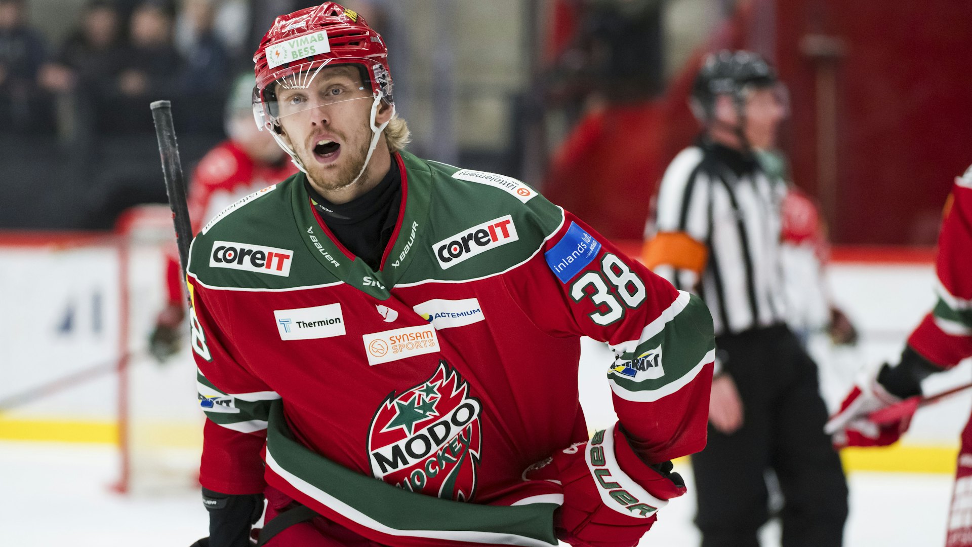 241003 MoDos Johan Södergran deppar under ishockeymatchen i SHL mellan MoDo och Frölunda den 3 oktober 2024 i Örnsköldsvik.
Foto: Jonas Forsberg / BILDBYRÅN / COP 71 / JR0072
ishockey ice hockey shl svenska hockeyligan swedish hockey league modo frölunda depp