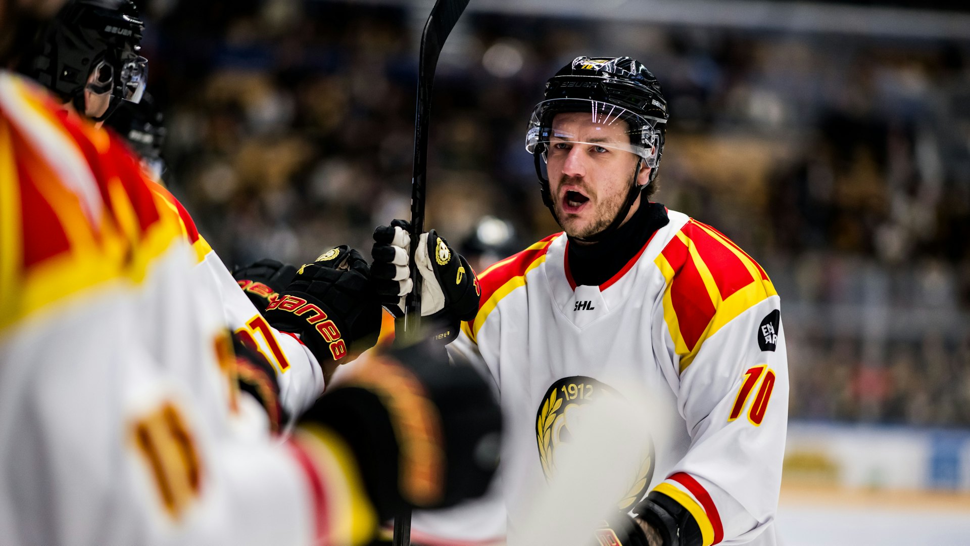 241121 Brynäs Miks Indrasis jublar efter 0-1 under ishockeymatchen i SHL mellan HV71 och Brynäs den 21 november 2024 i Jönköping.
Foto: Petter Arvidson / BILDBYRÅN / kod PA / PA0926
ishockey ice hockey shl svenska hockeyligan swedish hockey league hv71 brynäs jubel